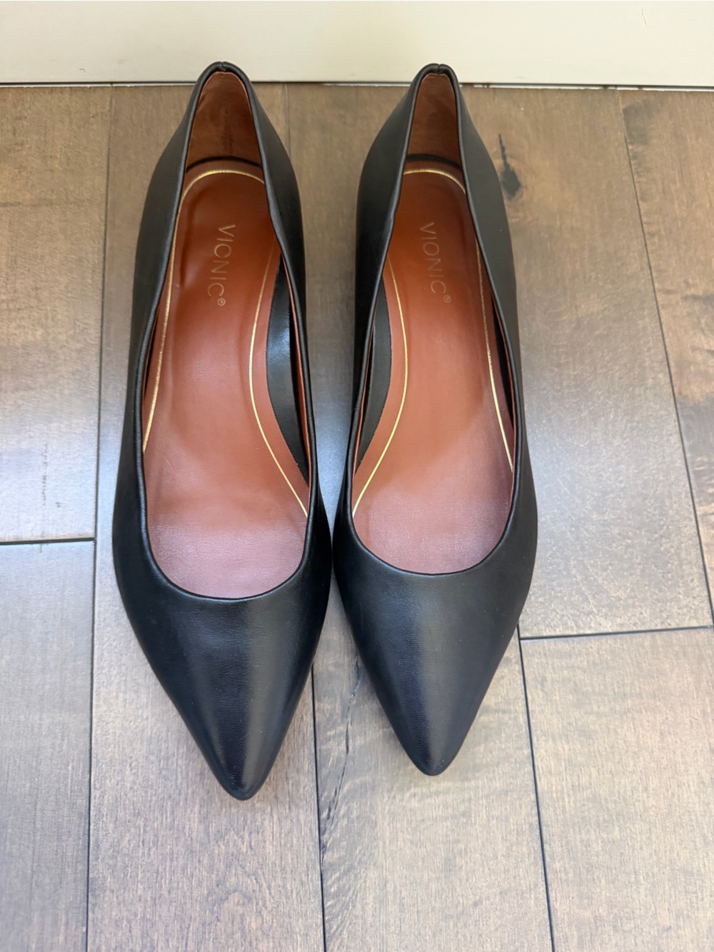 Vionic Lena Black Pointed-Toe Flats 8.5